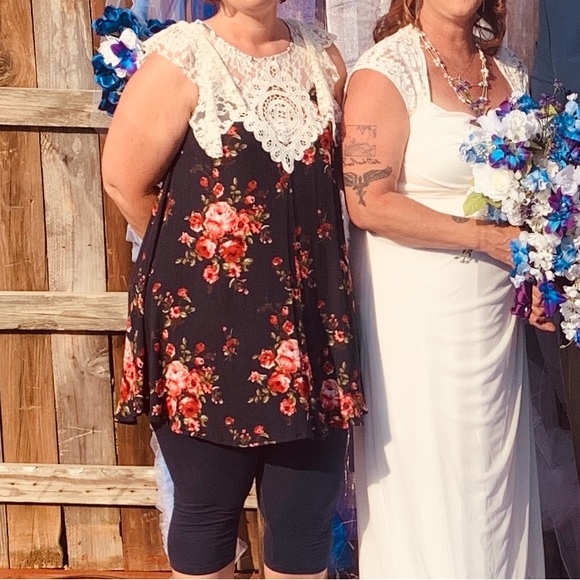 Medium dress with flutter sleeves and cute keyhole back. - Picture 7 of 7